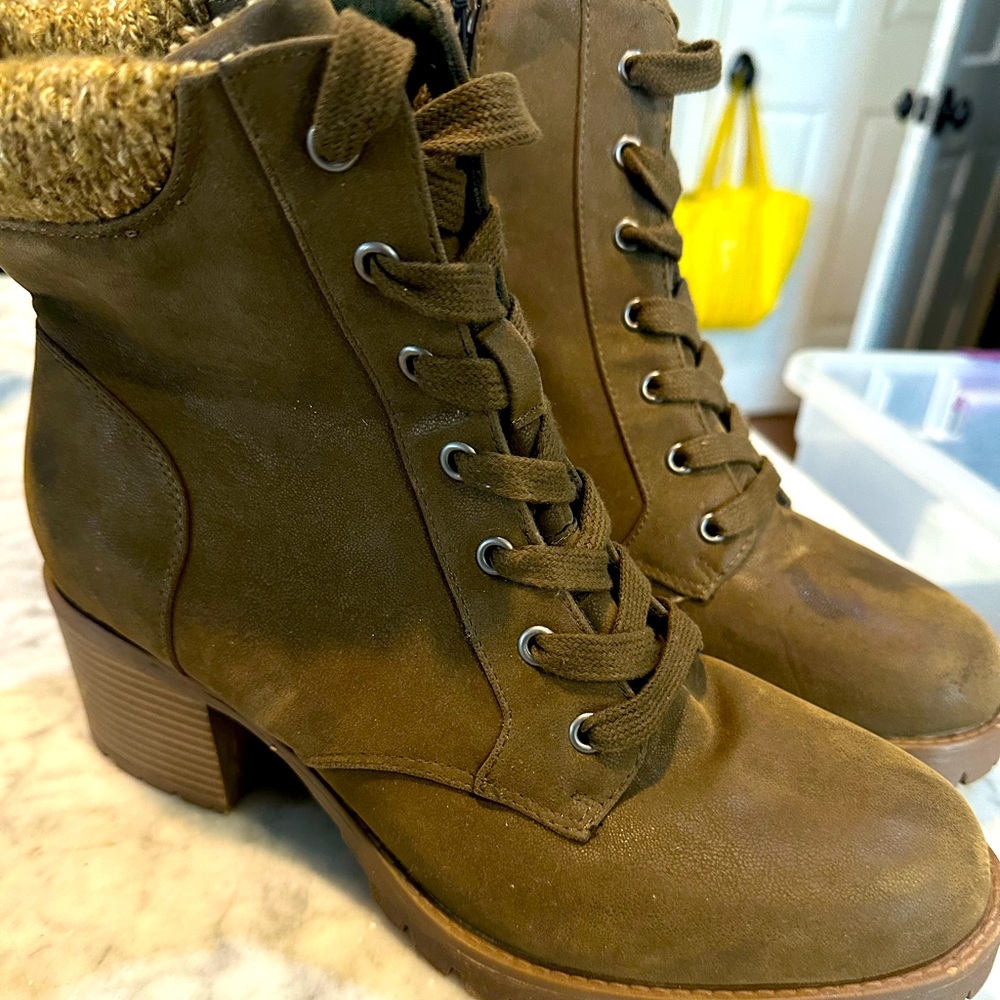 Universal Thread boots Size 11 Women's Lace Up Fashion grunge green goth